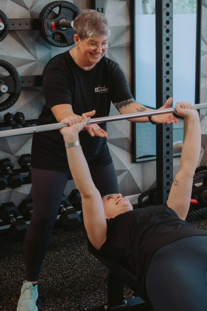 Businessfotograf-Bremen-Zwei-Frauen-machen-Kraftsport