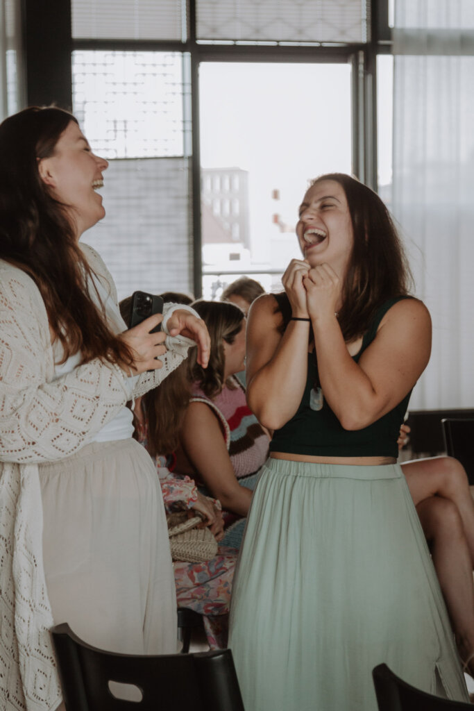 Eventfotograf-Bremen-Zwei-Frauen-lachen